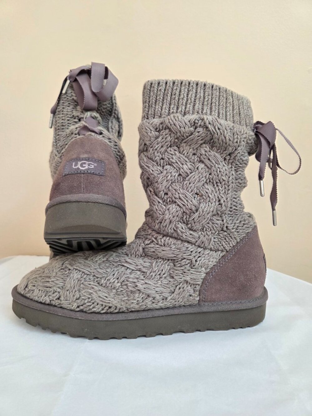UGG Isla Gray Cable Knit Ribbon Lace Up Boots Women’s 9 Suede Heel Cozy Soft